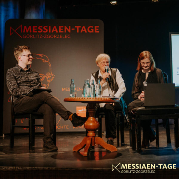 Messiaen-Tage 26 - Podiumsdiskussion - Prof. Grażyna Pstrokońska-Nawratil - Dr. Katarzyna Bartos - Dr. hab. Adam Porębski - 2.5.2026 - ©Klaudia Kutek Messiaen-Tage 26 - Podiumsdiskussion - Prof. Grażyna Pstrokońska-Nawratil - Dr. Katarzyna Bartos - Dr. hab. Adam Porębski - 2.5.2026 - ©Klaudia Kutek